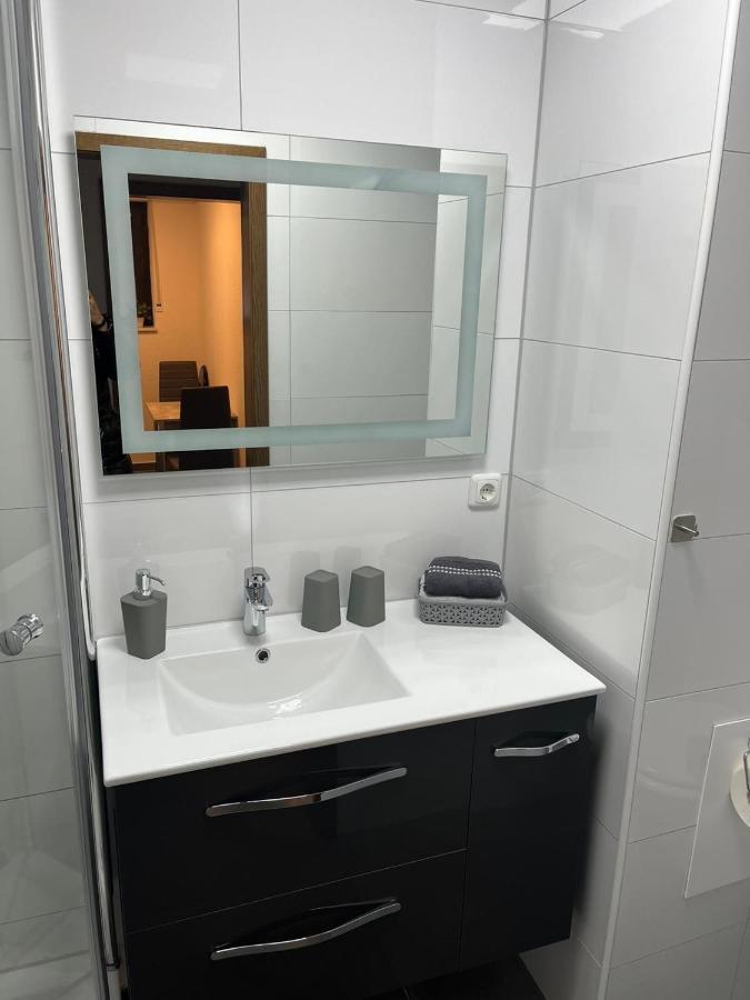 Emilia Apartment *